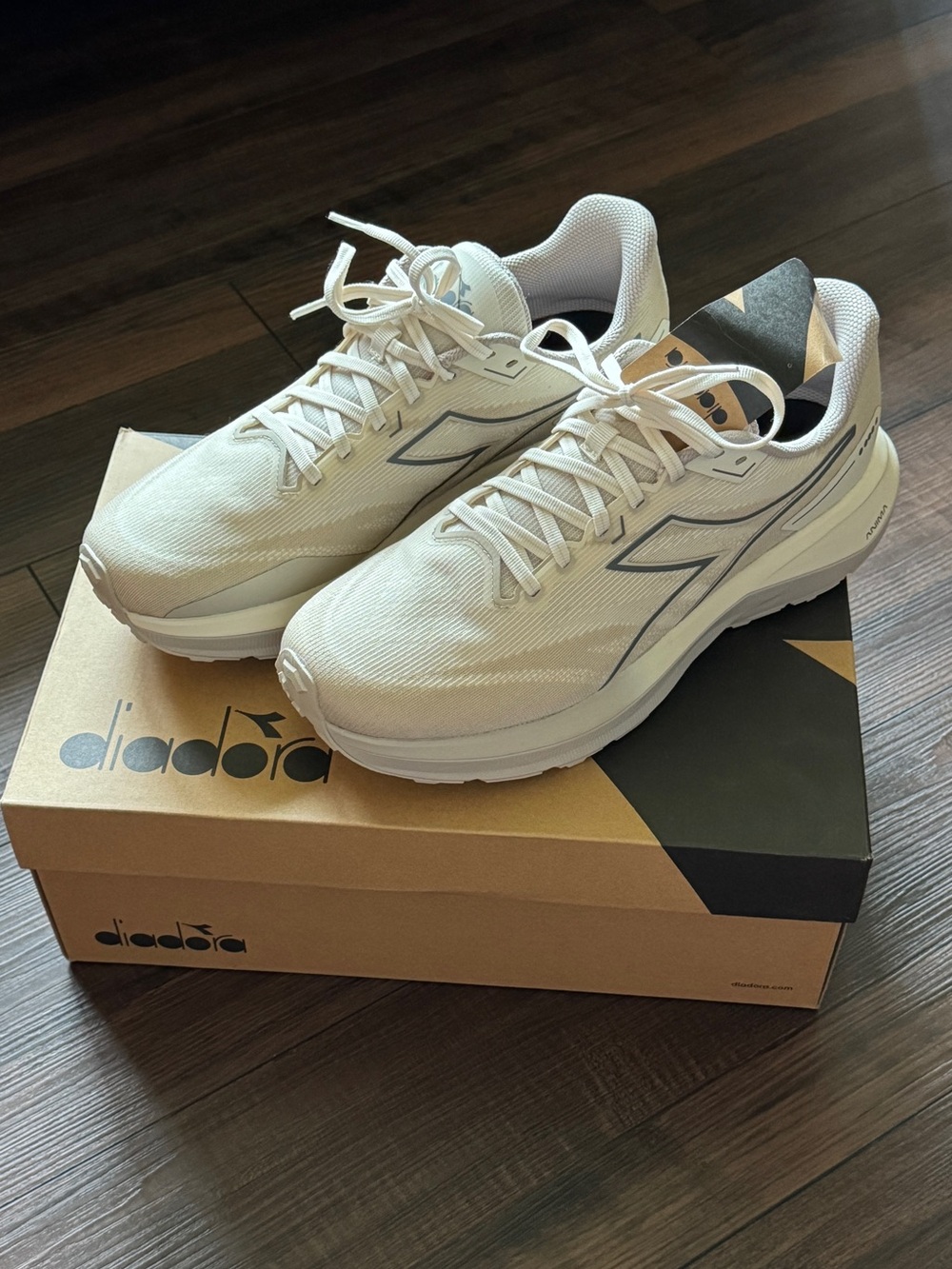 Diadora Nucleo 2 GR-NWT Men’s Athletic Running Shoes with Gray Accents